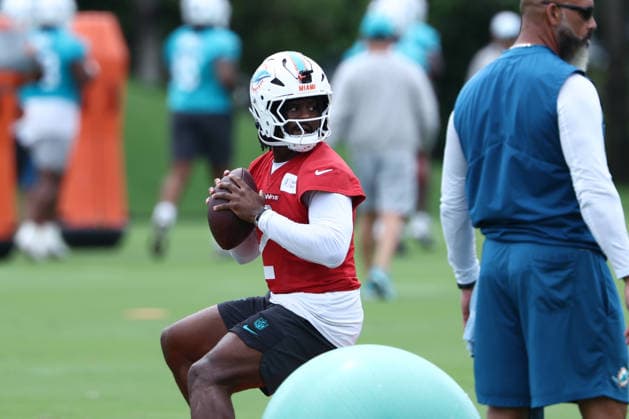 MIAMI GARDNES, FL - JUNE 09: Miami Dolphins quarterback Malik Willis (2) runs drills during the Miami Dolphins OTA on Tuesday, June 9, 2026 at Baptist Health Training Complexr in Miami Gardens, FL (Photo by Peter Joneleit Icon Sportswire) NFL, American Football Herren, USA JUN 09 Miami Dolphins OTA EDITORIAL USE ONLY Icon260609025