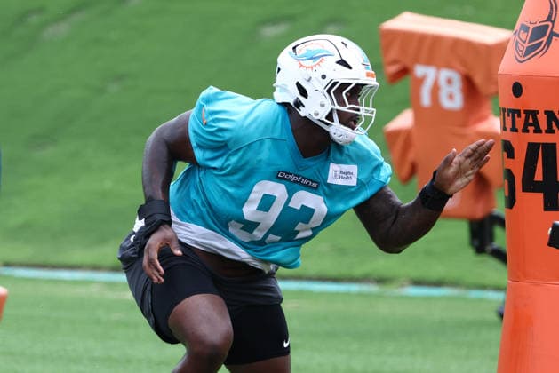 MIAMI GARDNES, FL - JUNE 09: Miami Dolphins defensive tackle Zeek Biggers (93) runs drills during the Miami Dolphins OTA on Tuesday, June 9, 2026 at Baptist Health Training Complexr in Miami Gardens, FL (Photo by Peter Joneleit Icon Sportswire) NFL, American Football Herren, USA JUN 09 Miami Dolphins OTA EDITORIAL USE ONLY Icon260609029