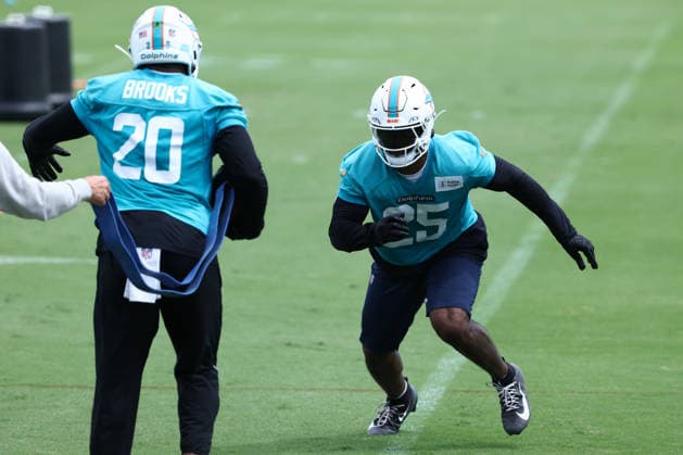 MIAMI GARDNES, FL - JUNE 09: Miami Dolphins linebacker Tyrel Dodson (25) runs drills during the Miami Dolphins OTA on Tuesday, June 9, 2026 at Baptist Health Training Complexr in Miami Gardens, FL (Photo by Peter Joneleit Icon Sportswire) NFL, American Football Herren, USA JUN 09 Miami Dolphins OTA EDITORIAL USE ONLY Icon260609033