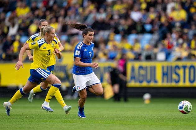 260609 Amanda NildÃ n of Sweden and Sofia Cantore of Italy during the FIFA Women s World Cup Qualifier football match between Sweden and Italy on June 9, 2026 in Gothenburg. Photo: Mathias Bergeld BILDBYRAN kod MB CS0935 fotboll football soccer fotball vm-kval kval fifa womens world cup qualifier qualifier sverige sweden italien italy dam bbeng