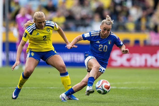 260609 Smilla Holmberg of Sweden and Giada Greggi of Italy during the FIFA Women s World Cup Qualifier football match between Sweden and Italy on June 9, 2026 in Gothenburg. Photo: Michael Erichsen BILDBYRAN COP 89 CS0935 fotboll football soccer fotball vm-kval kval fifa womens world cup qualifier qualifier sverige sweden italien italy dam bbeng