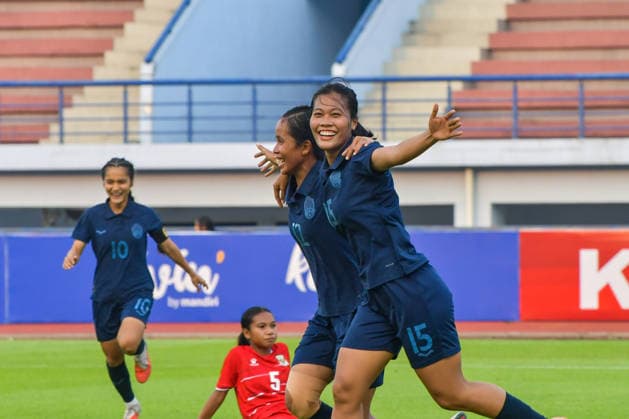 Indonesia v Cambodia - FIFA Women s International Friendly, Länderspiel, Nationalmannschaft Cambodian Women s National Football Team player Chhit Sapheourn (right) celebrates after scoring a goal against the Indonesian Women s national team, Nationalteam during a FIFA Women s Match Day 2026 event at Arcamanik Stadium in Bandung, West Java, Indonesia, on June 9, 2026. The match ends in a 1-1 draw. BANDUNG West Java Indonesia  Copyright: xKhairizalxMarisx originalFilename:maris-fifawome260609_npcL8.jpg