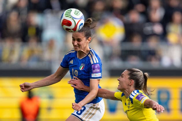 260609 Martina Lenzini of Italy and Johanna Rytting Kaneryd of Sweden during the FIFA Women s World Cup Qualifier football match between Sweden and Italy on June 9, 2026 in Gothenburg. Photo: Mathias Bergeld BILDBYRAN kod MB CS0935 fotboll football soccer fotball vm-kval kval fifa womens world cup qualifier qualifier sverige sweden italien italy dam bbeng