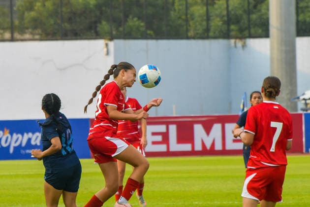Indonesia v Cambodia - FIFA Women s International Friendly, Länderspiel, Nationalmannschaft Indonesian Women s national team, Nationalteam footballer Katarina Matilda Putri Stalin (left) heads the ball during the match against the Cambodian Women s National Team on FIFA Women s Match Day 2026 at Arcamanik Stadium in Bandung, West Java, Indonesia, on June 9, 2026. The match ends in a draw with a score of 1-1. BANDUNG West Java Indonesia  Copyright: xKhairizalxMarisx originalFilename:maris-fifawome260609_np52l.jpg