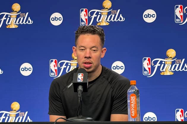 San Antonio Spurs coach Mitch Johnson reacts during a press conference, PK, Pressekonferenz in New York, USA, 09 June 2026. Johnson said that Victor Wembanyama, the team’s star player, is developing organically in his first NBA, Basketball Herren, USA Finals and is on his way to becoming one of the league’s greatest players. He’s exactly on the path of the NBA’s greats. Over the past three years, his body has evolved while his game and his mindset have also matured and grown. It’s an organic process. Mitch Johnson: Wembanyama is on his way to joining the NBA s elite !ACHTUNG: NUR REDAKTIONELLE NUTZUNG!  Copyright: xJanxTéllezxAsensiox AME010 20260609-55020546004_1