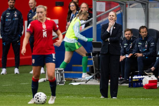 260609 Head coach Gemma Grainger and Mathilde Harviken of Norway during the FIFA Women s World Cup Qualifier football match between Norway and Austria on June 9, 2026 in Oslo. Photo: Jon Olav Nesvold BILDBYRAN COP 217 MM0070 bbeng fotball soccer football fotboll FIFA World Cup, WM, Weltmeisterschaft, Fussball qualifiers vm-kvalifisering kvinner vm kvalik landskamp dam norge norway austria osterrike