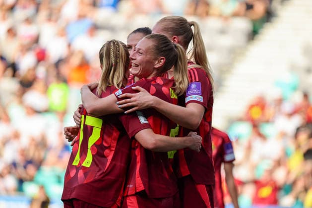 Ljubljana, Slowenien: 09.06. 2026 - Länderspiel - WM-Qualifikation der Frauen - Slowenien vs. Deutschland Im Bild: v.li. Janina Minge (Deutschland), Sarai Linder (Deutschland) und ihre Mannschaftskolleginnen jubeln nach dem Eigentor zum 0:1 für Deutschland durch Lara Prasnikar (Slowenien)