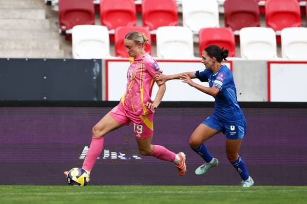 Lauren Davidson of Scotland Women Israel Women v Scotland Women, FIFA 2027 Women s World Cup Qualifying, Football, Bozsnik Arena, Budapest, Hungary - 09 Jun 2026Budapest Bozsnik Arena Hungary EDITORIAL USE ONLY No use with unauthorised audio, video, data, fixture lists, club league logos or live services. Online in-match use limited to 120 images, no video emulation. No use in betting, games or single club league player publications.  Copyright: xNikolaxKrstic Shutterstockx 16911191an