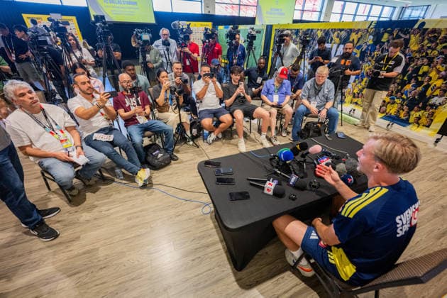 260609 Herman Johansson of the Swedish men s national football team in the mixed zone after a training session during day -2 of the FIFA World Cup, WM, Weltmeisterschaft, Fussball 2026 on June 9, 2026 in Dallas. Photo: Petter Arvidson BILDBYRAN kod PA PA1226 fotboll football soccer fotball vm fotbolls-vm fotball-vm fotbolls-vm 2026 fifa world cup 2026 mixed zone sverige sweden sverige a day -2 bbeng
