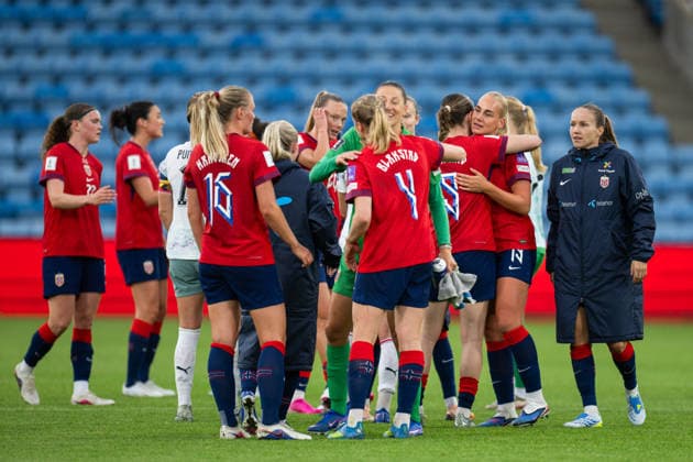 260609 Players of Norway celebrates after the FIFA Women s World Cup Qualifier football match between Norway and Austria on June 9, 2026 in Oslo. Photo: Jon Olav Nesvold BILDBYRAN COP 217 MM0070 bbeng fotball soccer football fotboll FIFA World Cup, WM, Weltmeisterschaft, Fussball qualifiers vm-kvalifisering kvinner vm kvalik landskamp dam norge norway austria osterrike jubel