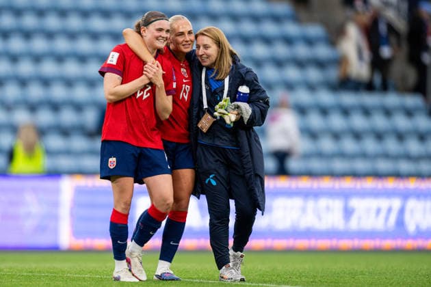 260609 Signe Gaupset and Cathinka Tandberg of Norway after the FIFA Women s World Cup Qualifier football match between Norway and Austria on June 9, 2026 in Oslo. Photo: Marius Simensen BILDBYRAN COP 238 MM0070 bbeng fotball soccer football fotboll FIFA World Cup, WM, Weltmeisterschaft, Fussball qualifiers vm-kvalifisering kvinner vm kvalik landskamp dam norge norway austria osterrike