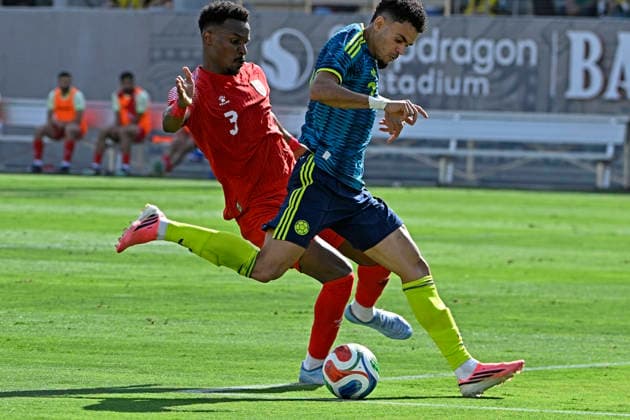 RECORD DATE NOT STATED 7th June, 2026; Snapdragon Stadium, San Diego, California, United States of America; International Friendly, Länderspiel, Nationalmannschaft Football, Colombia versus Jordan; Luis Diaz of Colombia battles for possession ball with Abdallah Nasib of Jordan JulianxMedina DiaEsportivo