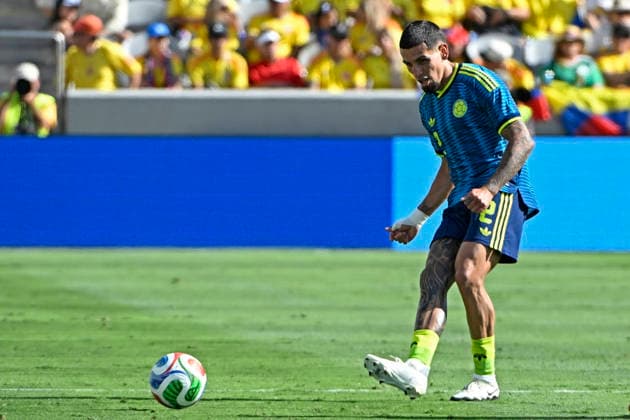 RECORD DATE NOT STATED 7th June, 2026; Snapdragon Stadium, San Diego, California, United States of America; International Friendly, Länderspiel, Nationalmannschaft Football, Colombia versus Jordan; Daniel Munoz of Colombia passes the ball JulianxMedina DiaEsportivo