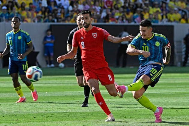 RECORD DATE NOT STATED 7th June, 2026; Snapdragon Stadium, San Diego, California, United States of America; International Friendly, Länderspiel, Nationalmannschaft Football, Colombia versus Jordan; James Rodr& xed;guez of Colombia battles for possession ball with Nizar Al-Rashdan of Jordan JulianxMedina DiaEsportivo