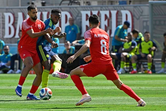 RECORD DATE NOT STATED 7th June, 2026; Snapdragon Stadium, San Diego, California, United States of America; International Friendly, Länderspiel, Nationalmannschaft Football, Colombia versus Jordan; Jhon Lucum& xed; of Colombia battles for possession ball with Ali Olwan of Jordan JulianxMedina DiaEsportivo