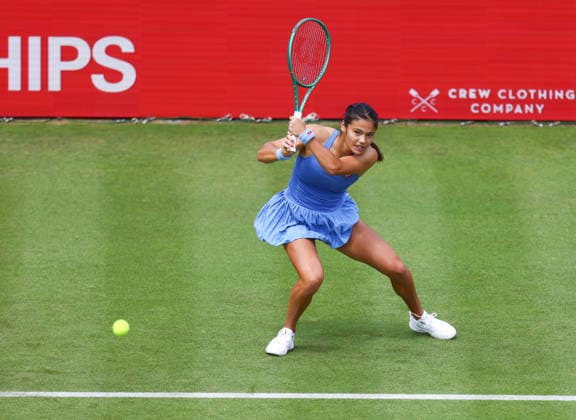 2026 HSBC Tennis Championships, Queens Club, London, UK - 09 06 2026 Emma Raducanu (GBR) in action during her first round match agianst Anna Blinkova in the HSBC 2026 Championships at Queens Club in London London Queens Club London GBR Copyright: xMarkxGreenwoodx