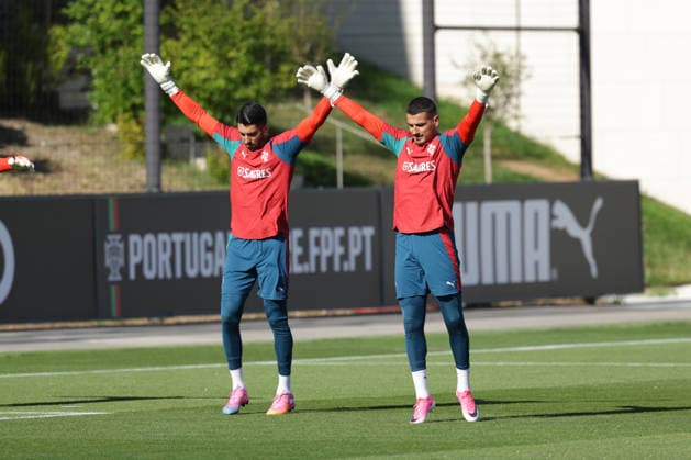 Training of the Portuguese national football team in the football city of Oeiras - Portugal, June 9, 2026, in Alges, Portugal. goalkeeper Rui Silva (Portugal ,22), goalkeeper Ricardo Velho (Portugal) ,
