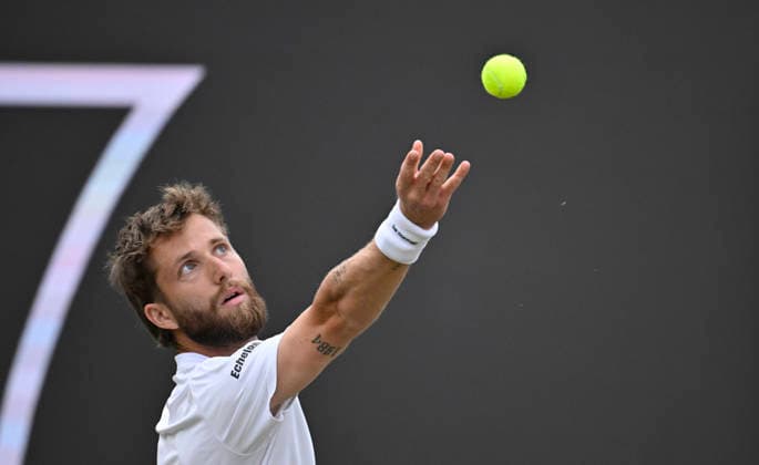 Corentin Moutet (FRA) Aktion Aufschlag Tennis Herren BOSS Open ATP, Tennis Herren 250 Stuttgart 2026 Weissenhof BOSS Open ATP 250 Stuttgart 2026