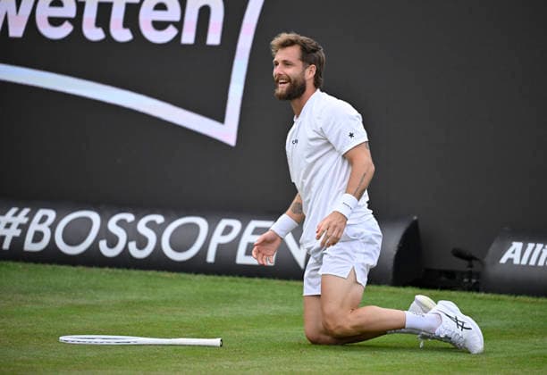 Corentin Moutet (FRA) Aktion stuerzt rutscht aus faellt auf Boden Tennis Herren BOSS Open ATP, Tennis Herren 250 Stuttgart 2026 Weissenhof BOSS Open ATP 250 Stuttgart 2026