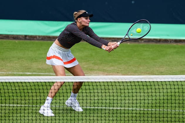 ROSMALEN, NETHERLANDS - JUNE 9: Dayana Yastremska of Ukraine plays a backhand in her Women s Singles First Round match against Sara Bejlek of the Czech Republic during Day 2 of the Libema Open Grass Court Championships at the Autotron on June 9, 2026 in Rosmalen, Netherlands.  Copyright: xRenexNijhuis MBxMediax