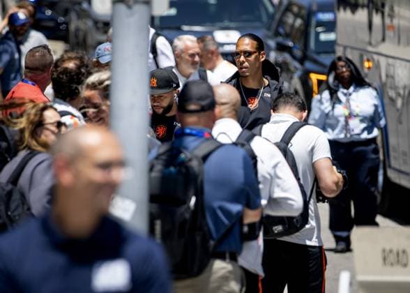 KANSAS - Virgil van Dijk or the Netherlands and Memphis Depay or the Netherlands arrive at the Cascade Hotel on June 9, 2026, in Kansas City. The Dutch national team, Nationalteam is preparing for the 2026 World Cup. KOEN VAN WEEL ANP xVIxANPxSportx xxANPxIVx 560589383 originalFilename: 560589383.jpg