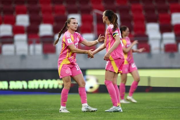 Kirsty Howart of Scotland Women high fives Caroline Weir of Scotland Women Israel Women v Scotland Women, FIFA 2027 Women s World Cup Qualifying, Football, Bozsnik Arena, Budapest, Hungary - 09 Jun 2026Budapest Bozsnik Arena Hungary EDITORIAL USE ONLY No use with unauthorised audio, video, data, fixture lists, club league logos or live services. Online in-match use limited to 120 images, no video emulation. No use in betting, games or single club league player publications.  Copyright: xNikolaxKrstic Shutterstockx 16911191bk