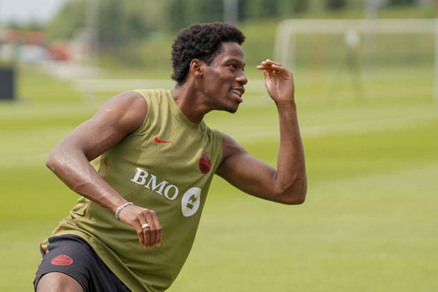 Canada Training Day - 2026 FIFA World Cup, WM, Weltmeisterschaft, Fussball Jonathan DAVID 10 of Canada national football team warms-up during the training day, ahead the 2026 FIFA World Cup Group B match against Bosnia and Herzegovina at TorontoFC Training Ground. on June 9, 2026 in Toronto, Canada. (Photo by Leonardo Ramirez Eyepix Group) Copyright: xLeonardoxRamirezx xEyepixxGroupx LR09062026-00080