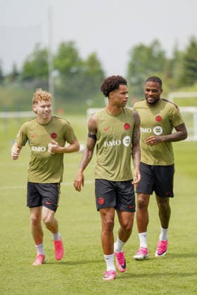 Canada Training Day - 2026 FIFA World Cup, WM, Weltmeisterschaft, Fussball Jacob SHAFFELBURG 14, Tajon BUCHANAN 17 and Cyle LARIN 09 of Canada national football team warms-up during the training day, ahead the 2026 FIFA World Cup Group B match against Bosnia and Herzegovina at TorontoFC Training Ground. on June 9, 2026 in Toronto, Canada. (Photo by Leonardo Ramirez Eyepix Group) Copyright: xLeonardoxRamirezx xEyepixxGroupx LR09062026-00228