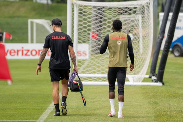 Canada Training Day - 2026 FIFA World Cup, WM, Weltmeisterschaft, Fussball Alphonso DAVIES 19 of Canada national football team entering to the field during the training day, ahead the 2026 FIFA World Cup Group B match against Bosnia and Herzegovina at TorontoFC Training Ground. on June 9, 2026 in Toronto, Canada. (Photo by Leonardo Ramirez Eyepix Group) Copyright: xLeonardoxRamirezx xEyepixxGroupx LR09062026-00392