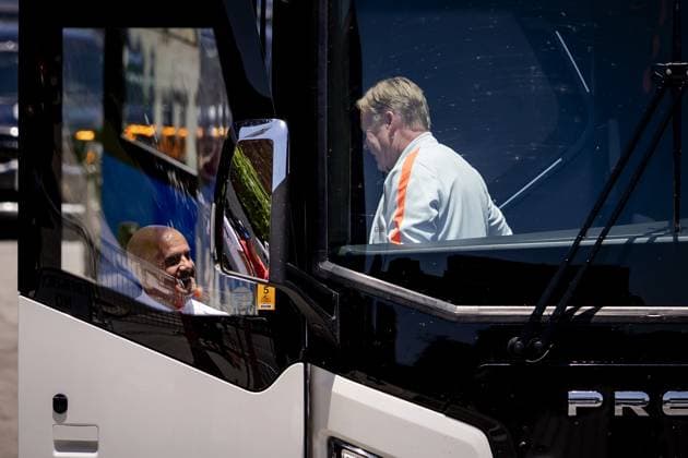 KANSAS - Netherlands coach Ronald Koeman arrives at the Cascade Hotel in Kansas City on June 9, 2026. The Dutch national team, Nationalteam is preparing for the 2026 World Cup. ROBIN VAN LONKHUIJSEN ANP xVIxANPxSportx xxANPxIVx 560589759 originalFilename: 560589759.jpg