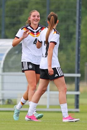 Frankfurt, Deutschland 09. Juni 2026: U19 Frauen Nationalmannschaft - 2026 - Testspiel - Deutschland gegen USA Im Bild: Torschütze Lina Szaraz (Deutschland) freut sich über ihr Tor zum 1:0. DFL DFB regulations prohibit any use of photographs as image sequences and or quasi-video DFB Campus Hessen