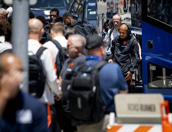 KANSAS - Quinten Timber of the Netherlands, Denzel Dumfries of the Netherlands, Cody Gakpo of the Netherlands, and Donyell Malen of the Netherlands arrive at the Cascade Hotel on June 9, 2026, in Kansas City. The Dutch national team, Nationalteam is preparing for the 2026 FIFA World Cup, WM, Weltmeisterschaft, Fussball KOEN VAN WEEL ANP xVIxANPxSportx xxANPxIVx 560590142 originalFilename: 560590142.jpg