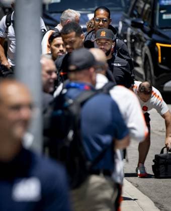 KANSAS - Tijjani Reijnders of the Netherlands, Cody Gakpo of the Netherlands, Virgil van Dijk of the Netherlands, and Memphis Depay of the Netherlands arrive at the Cascade Hotel on June 9, 2026, in Kansas City. The Dutch national team, Nationalteam is preparing for the 2026 World Cup. KOEN VAN WEEL ANP xVIxANPxSportx xxANPxIVx 560590683 originalFilename: 560590683.jpg