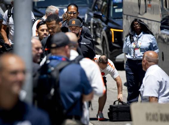 KANSAS - Tijjani Reijnders of the Netherlands, Cody Gakpo of the Netherlands, Virgil van Dijk of the Netherlands, and Memphis Depay of the Netherlands arrive at the Cascade Hotel on June 9, 2026, in Kansas City. The Dutch national team, Nationalteam is preparing for the 2026 World Cup. KOEN VAN WEEL ANP xVIxANPxSportx xxANPxIVx 560591074 originalFilename: 560591074.jpg