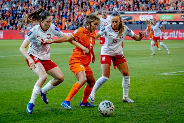 ALMELO - Netherlands player Danielle van de Donk, Poland player Milena Kokosz during the World Cup Qualifiers at Asito Stadium on June 9, 2026 in Almelo, the Netherlands. (Photo by DeFodi Images) -