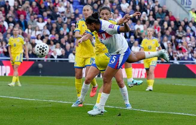 Liverpool, England, 9th June 2026. Jess Carter of England scores the opening goal during the England Women vs Ukraine Women FIFA Women s World Cup Qualifying match at Hill Dickinson Stadium, Liverpool. Picture credit should read: Andrew Yates Sportimage EDITORIAL USE ONLY. No use with unauthorised audio, video, data, fixture lists, club league logos or live services. Online in-match use limited to 120 images, no video emulation. No use in betting, games or single club league player publications. SPI_002_AY_ENG_UKRAINE SPI-4844-0002