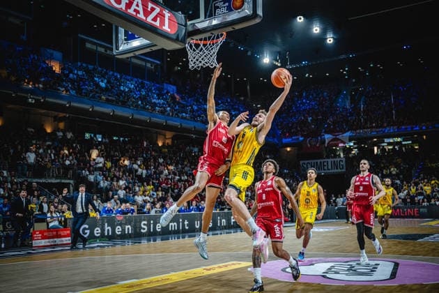 Basketball Berlin 019.06.2026 Saison 2025 2026 EasyCredit BBL 1. Bundesliga Männer, Herren Playoffs Halbfinale Spiel 5 Alba Berlin - BMA365 Bamberg Baskets Malte Delow (Alba Berlin, No.06) Austin Crowley (Bamberg, No.55) *** Basketball Berlin 019 06 2026 Season 2025 2026 EasyCredit BBL 1 Bundesliga Men, Men Playoffs Semifinal Game 5 Alba Berlin BMA365 Bamberg Baskets Malte Delow Alba Berlin, No 06 Austin Crowley Bamberg, No 55