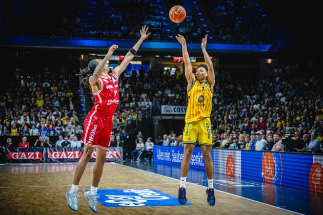Basketball Berlin 019.06.2026 Saison 2025 2026 EasyCredit BBL 1. Bundesliga Männer, Herren Playoffs Halbfinale Spiel 5 Alba Berlin - BMA365 Bamberg Baskets Jack Kayil (Alba Berlin, No.07) Austin Crowley (Bamberg, No.55)