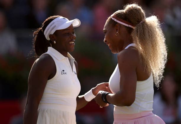Serena Williams of USA and Victoria Mboko of Canada talk tactics HSBC Queen s Club Championships, Day Four, Tennis, Queen s Club, West Kensington, London, UK - 09 Jun 2026London Queen s Club United Kingdom  Copyright: xEllaxLing Shutterstockx 16917190cd