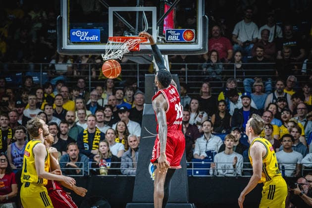 Basketball Berlin 019.06.2026 Saison 2025 2026 EasyCredit BBL 1. Bundesliga Männer, Herren Playoffs Halbfinale Spiel 5 Alba Berlin - BMA365 Bamberg Baskets Ejiofor Onu (Bamberg, No.35)