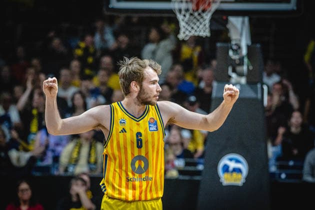 Basketball Berlin 019.06.2026 Saison 2025 2026 EasyCredit BBL 1. Bundesliga Männer, Herren Playoffs Halbfinale Spiel 5 Alba Berlin - BMA365 Bamberg Baskets Malte Delow (Alba Berlin, No.06) Jubel