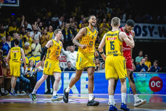 Basketball Berlin 019.06.2026 Saison 2025 2026 EasyCredit BBL 1. Bundesliga Männer, Herren Playoffs Halbfinale Spiel 5 Alba Berlin - BMA365 Bamberg Baskets Norris Agbakoko (Alba Berlin, No.17) Jubel