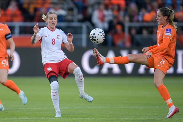 2026-06-09 The Netherlands v Poland - Women s World Cup Qualifier ALMELO, NETHERLANDS - JUNE 9: Ewelina Kamczyk of Poland, Wieke Kaptein of Netherlands during the Women s World Cup Qualifier match between The Netherlands and Poland at Asito Stadion on June 9, 2026 in Almelo, Netherlands. Almelo Asito Stadion Netherlands Content not available for redistribution in The Netherlands directly or indirectly through any third parties. Copyright: xDennisxBresserx