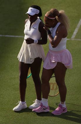Serena Williams of USA and Victoria Mboko of Canada talk tactics HSBC Queen s Club Championships, Day Four, Tennis, Queen s Club, West Kensington, London, UK - 09 Jun 2026London Queen s Club United Kingdom  Copyright: xEllaxLing Shutterstockx 16917190bs