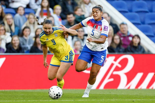 England Women v Ukraine Women FIFA Women s World Cup 2027 Qualifier Jess Carter of England Women and Tanya Boychuk of Ukraine Women battle for the ball during the FIFA Women s World Cup 2027 Qualifier Group C match at the Hill Dickinson Stadium, Liverpool 09 06 2026 UK Newspapers OUT Copyright: xMaxxTomlinsonx FIL-23544-0015