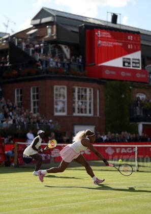 Serena Williams of USA in action with Victoria Mboko of Canada HSBC Queen s Club Championships, Day Four, Tennis, Queen s Club, West Kensington, London, UK - 09 Jun 2026London Queen s Club United Kingdom  Copyright: xEllaxLing Shutterstockx 16917190cs