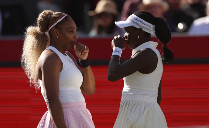 Serena Williams of USA and Victoria Mboko of Canada talk tactics HSBC Queen s Club Championships, Day Four, Tennis, Queen s Club, West Kensington, London, UK - 09 Jun 2026London Queen s Club United Kingdom  Copyright: xEllaxLing Shutterstockx 16917190ch
