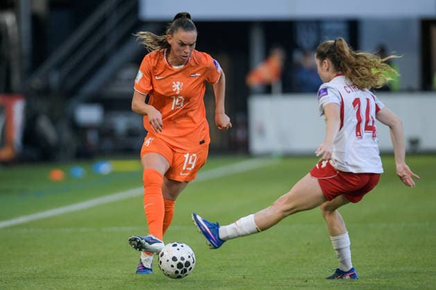 2026-06-09 The Netherlands v Poland - Women s World Cup Qualifier ALMELO, NETHERLANDS - JUNE 9: Romee Leuchter of Netherlands, Jagoda Cyraniak of Poland during the Women s World Cup Qualifier match between The Netherlands and Poland at Asito Stadion on June 9, 2026 in Almelo, Netherlands. Almelo Asito Stadion Netherlands Content not available for redistribution in The Netherlands directly or indirectly through any third parties. Copyright: xDennisxBresserx