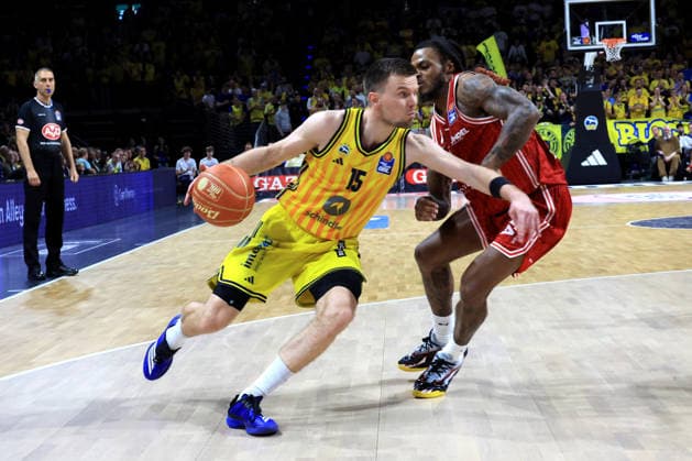 DEU, easyCredit BBL, ALBA vs. Bamberg, 09.06.2026, Max-Schmeling-Halle, Berlin, DEU, easyCredit BBL, ALBA vs. Bamberg, im Bild Martin Hermannsson (ALBA Berlin 15), Cobe Williams (Bamberg 24)
