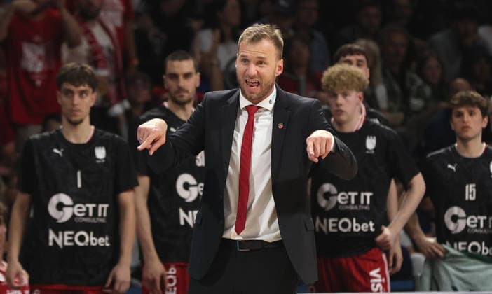 Trainer Anton Gavel gibt Anweisungen Aktion Oberkörper Basketball BBL Bundesliga Herren Play Off Halbfinale 5.Spiel Saison 2025 2026 09.06.2026 ALBA Berlin vs BMA365 Bamberg Baskets